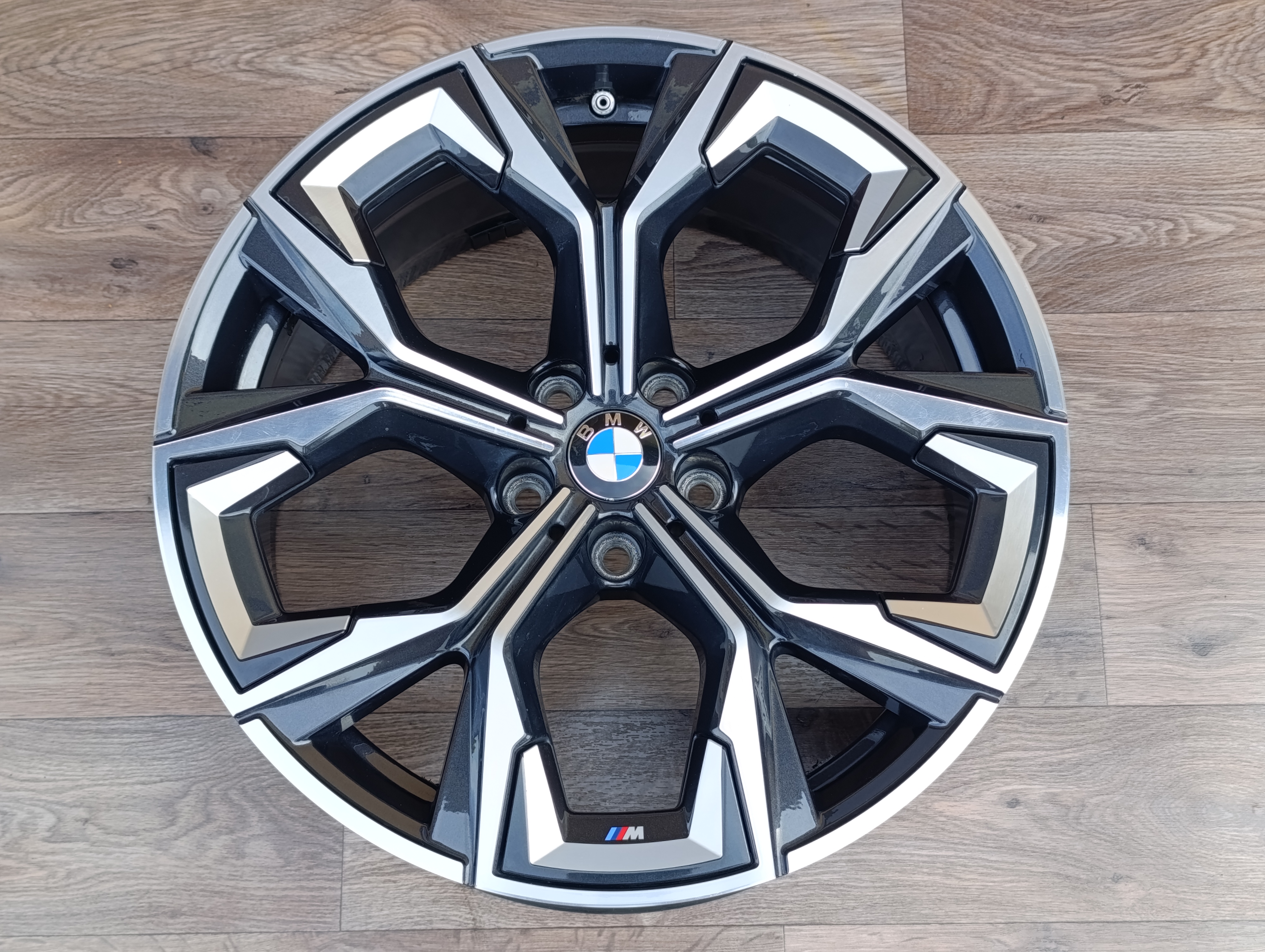 5x112 BMW i4 č.8747306 a č.8747307 alu disky