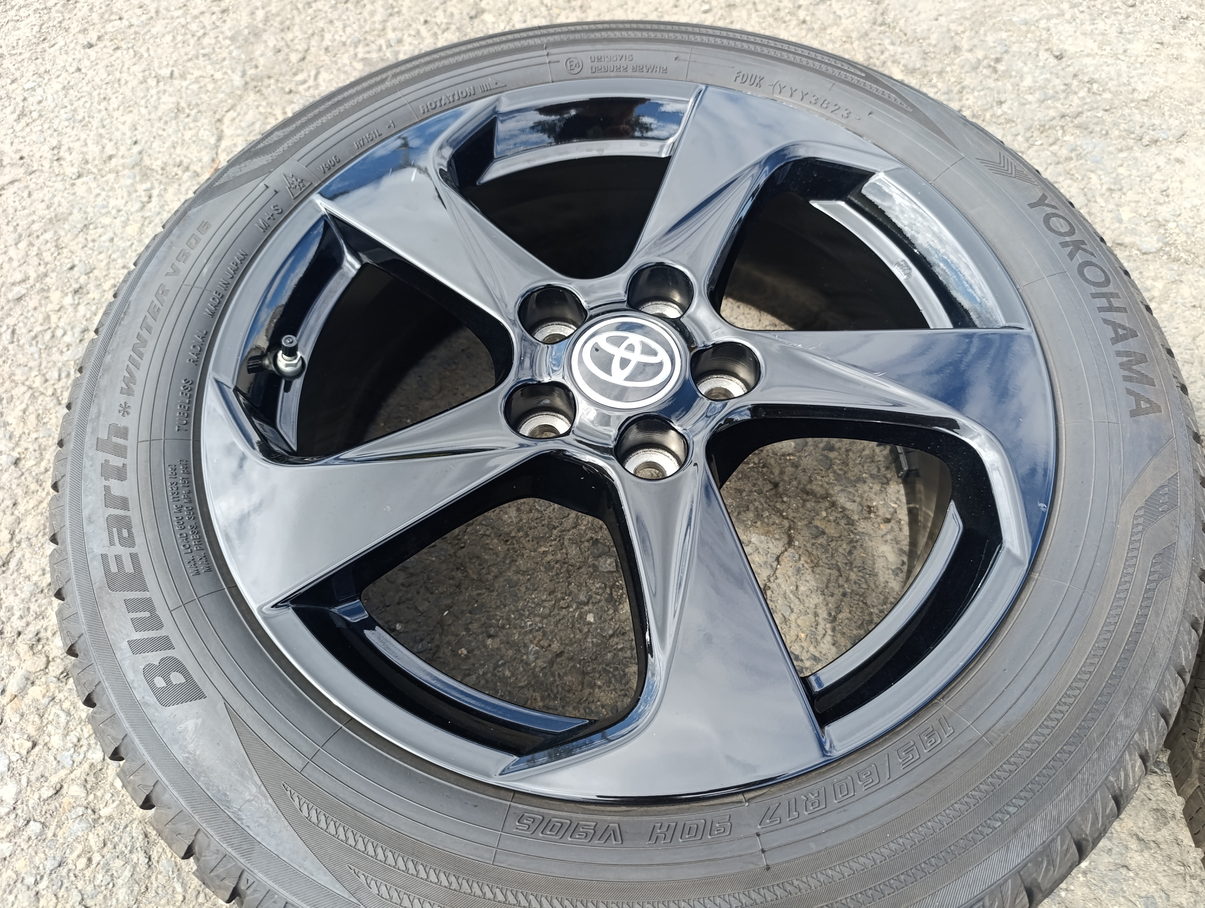 5x114,3 Toyota Prius 6,5Jx17 ET40 č.PW457-47001 alu disky
