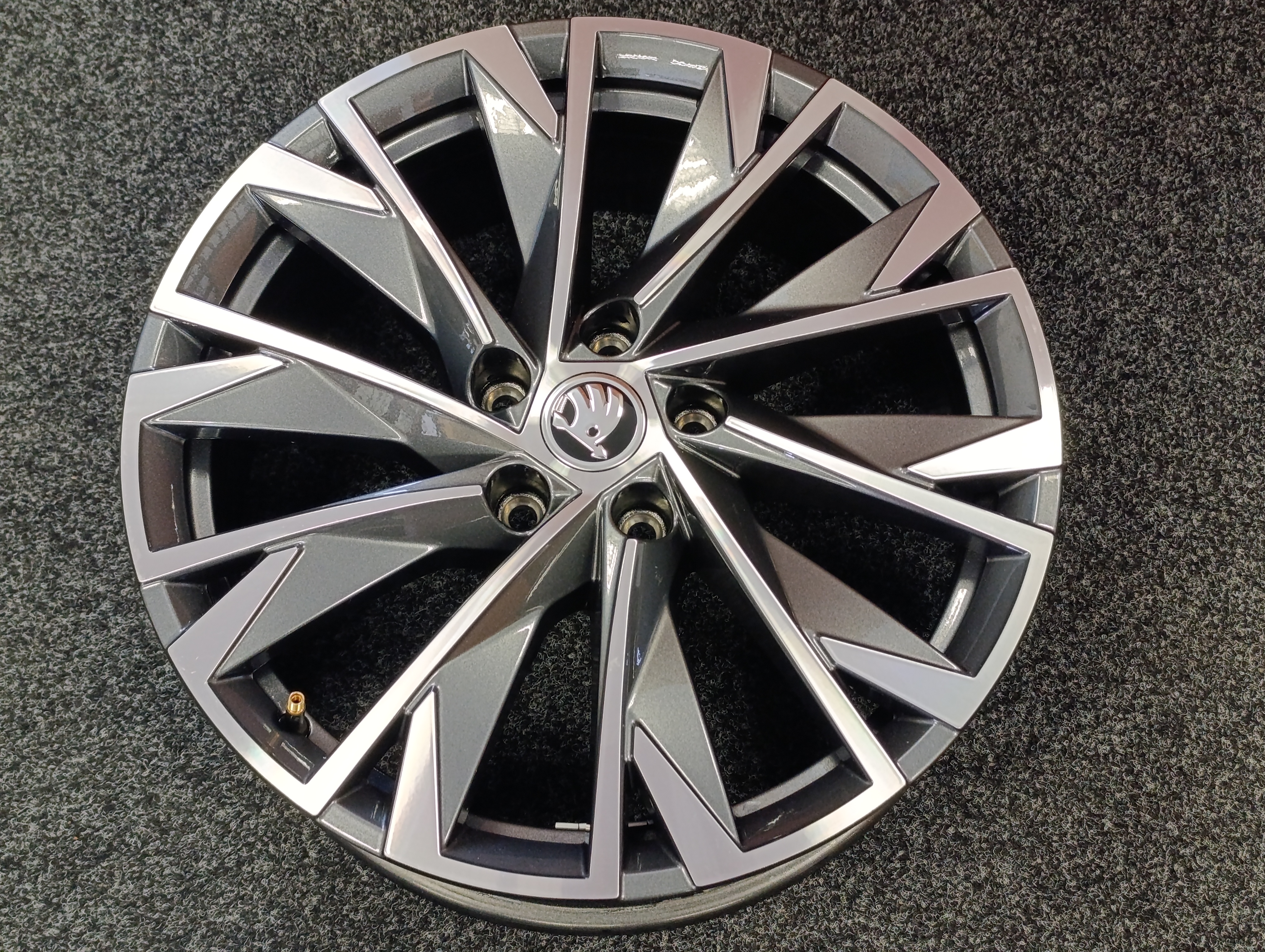 5x112 Škoda Karoq 7Jx18" ET45 alu disky