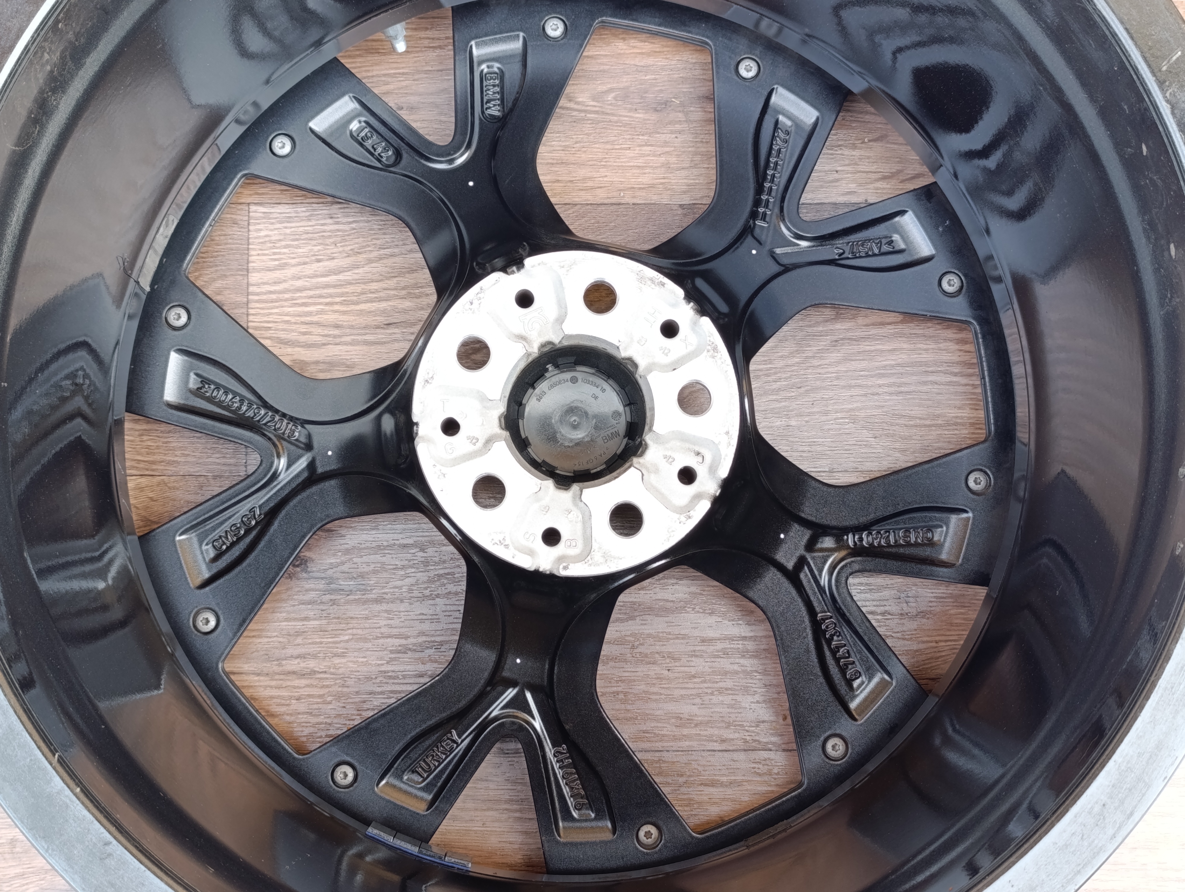 5x112 BMW i4 č.8747306 a č.8747307 alu disky