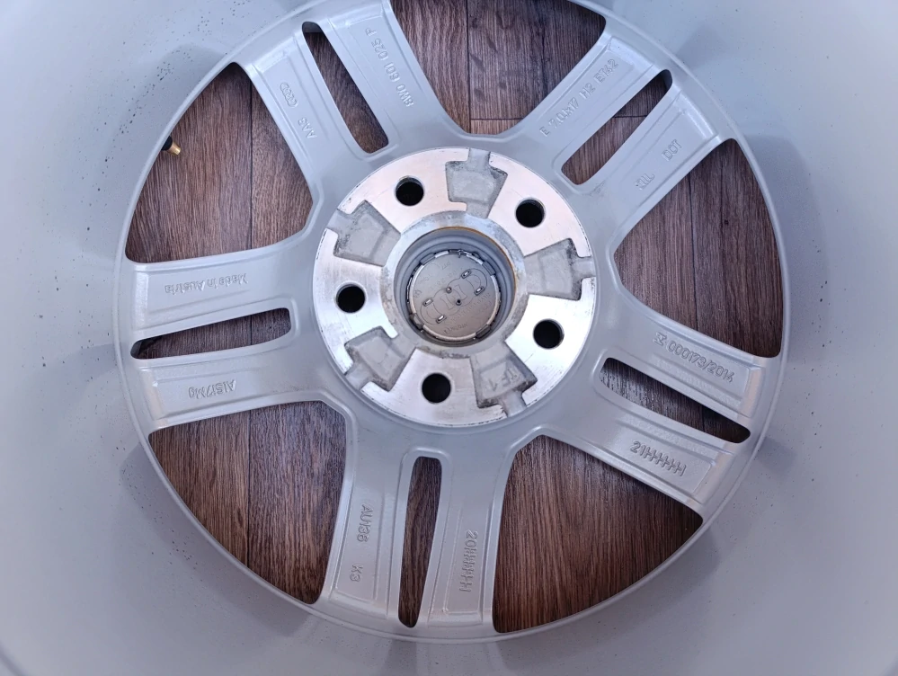 5x112 Audi A4 7Jx17 ET42 číslo 8W0601025P alu disky