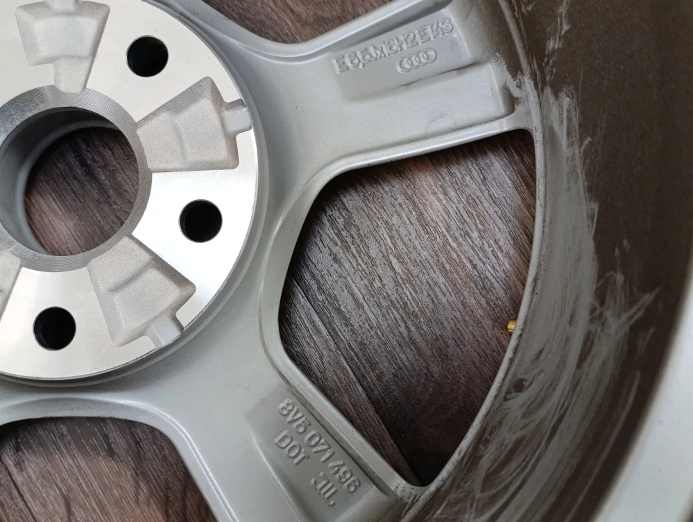 5x112 Audi A3 6,5Jx16 ET43 číslo 8V5071496 alu disky