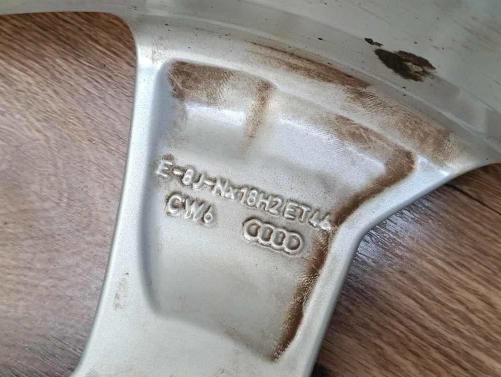 5x112 Audi A3 8Jx18 ET46 číslo 8Y0601025CP s2 alu disky