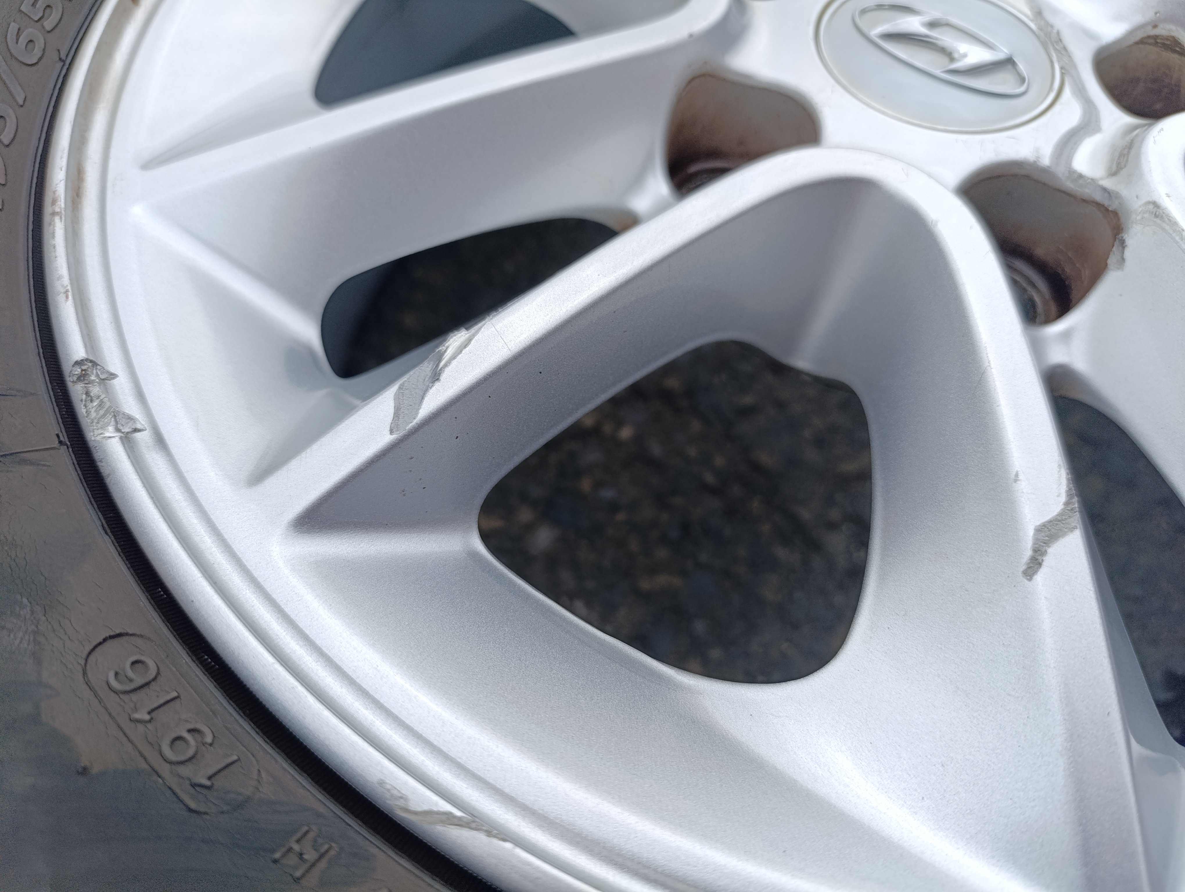 5x114,3 Hyundai 6Jx15 ET43 č. 52910-A6170 alu disky