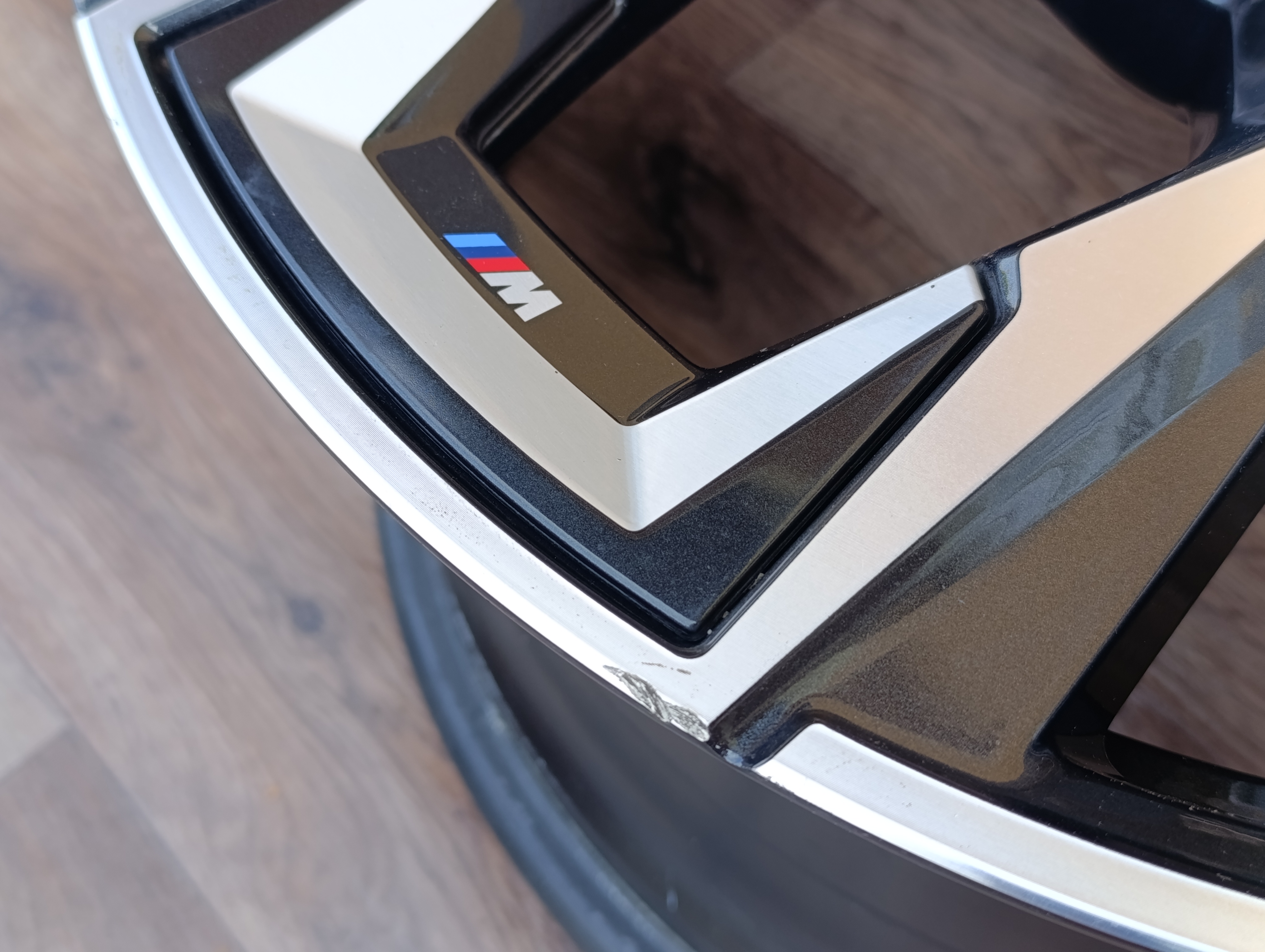 5x112 BMW i4 č.8747306 a č.8747307 alu disky